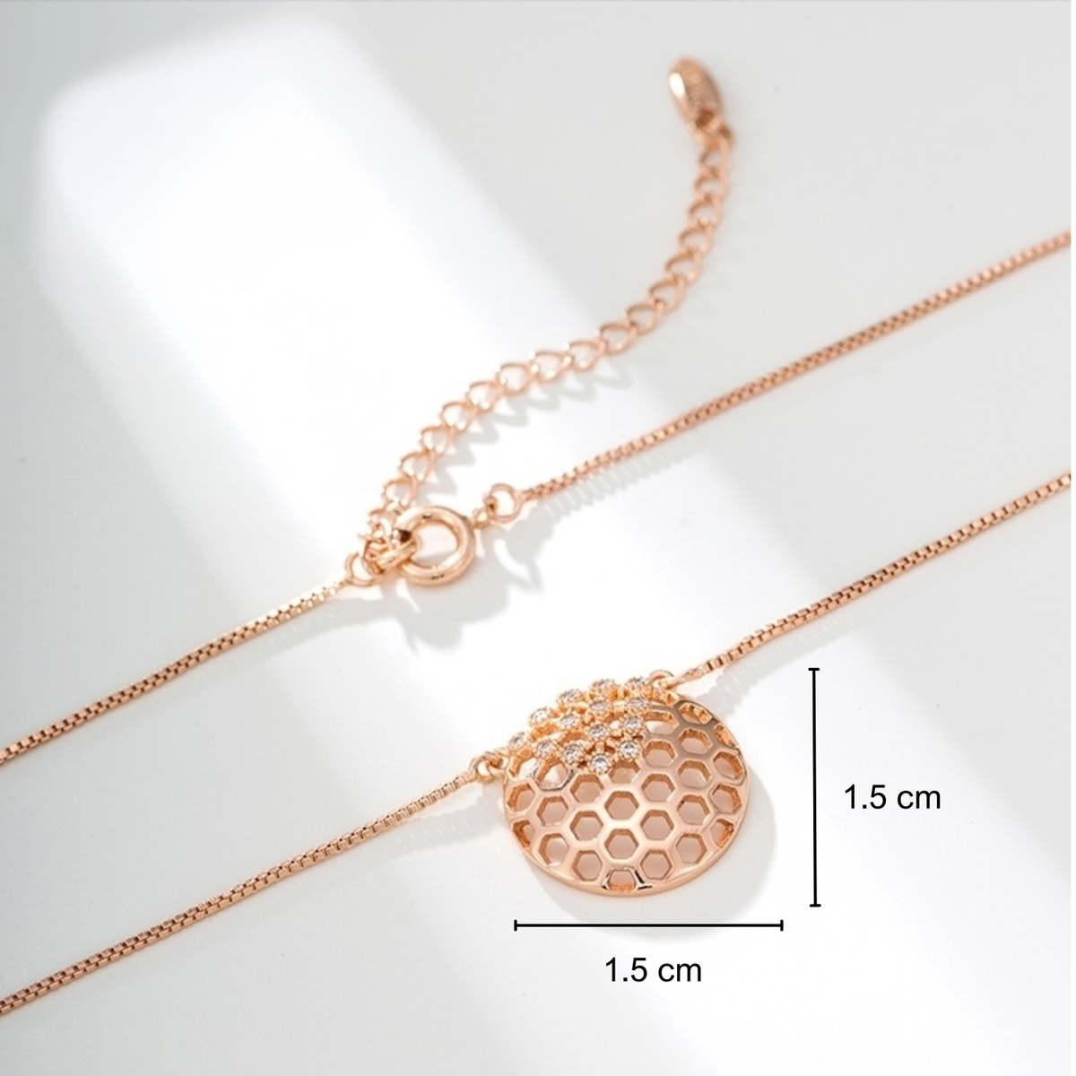Collar Elara